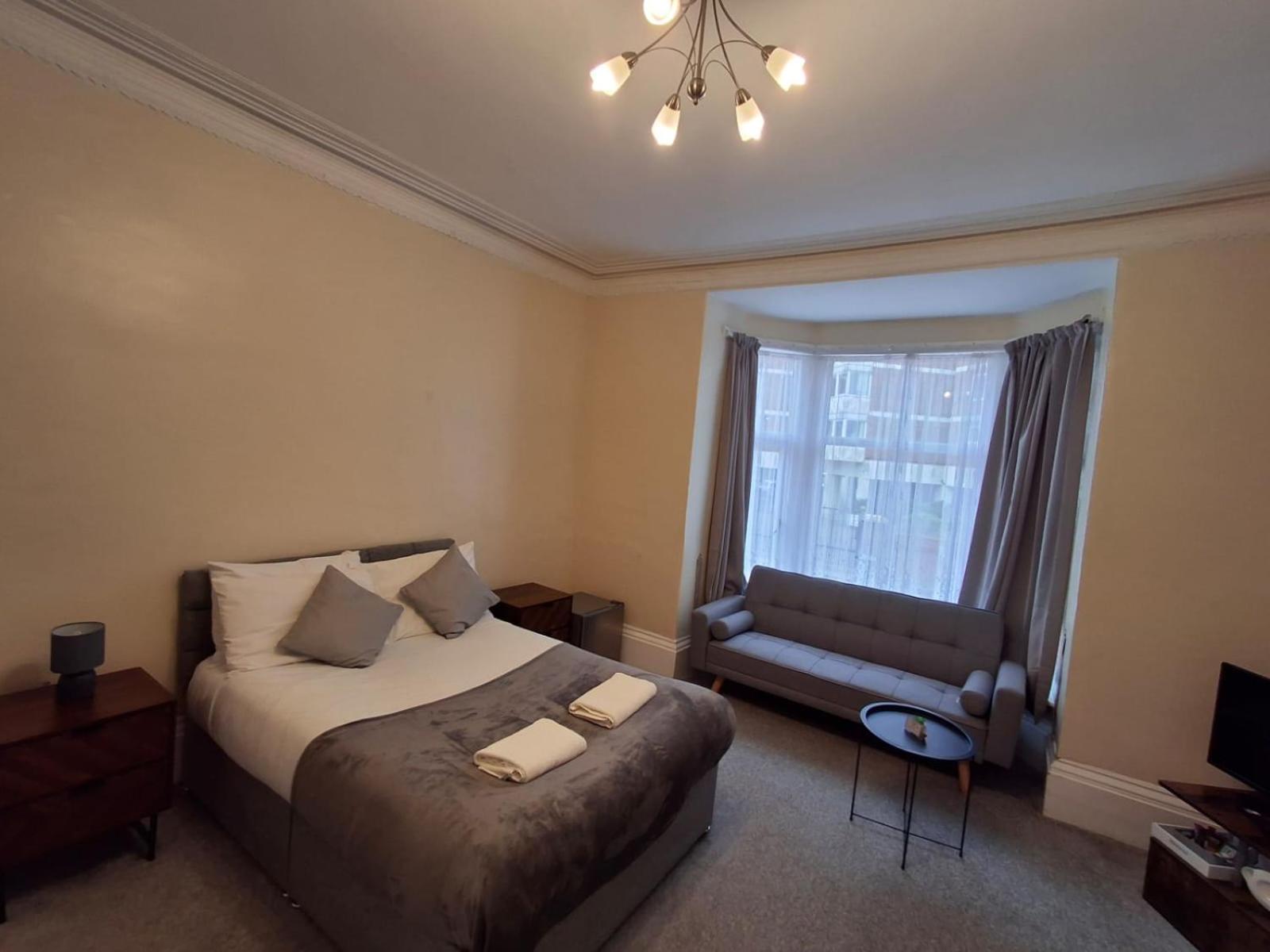 Inn By The Sea, Portsmouth - En Suite Rooms With Or Without Sea View, Onsite Ev 22Kw Buitenkant foto