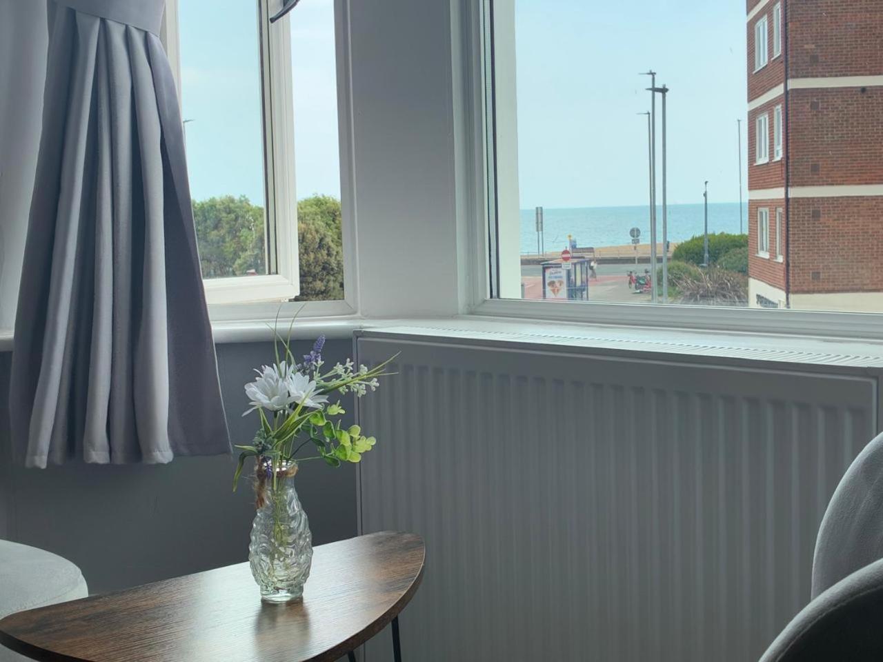 Inn By The Sea, Portsmouth - En Suite Rooms With Or Without Sea View, Onsite Ev 22Kw Buitenkant foto